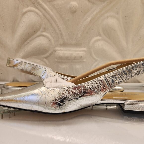 Michael Kors "Darrington" Sling flats. NIB. Silver. Size: Various - Picture 4 of 12